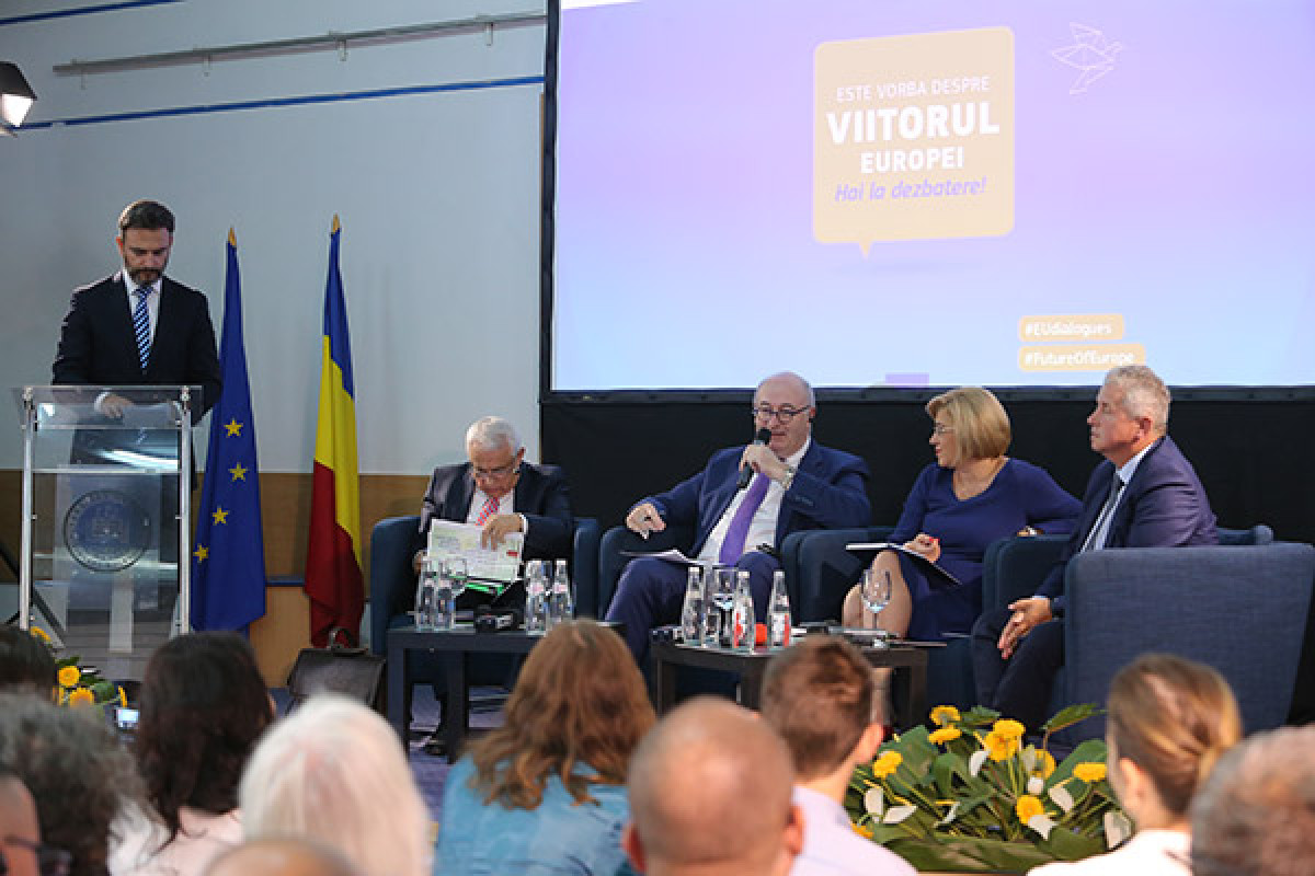Agriculture and Rural Development Commissioner Phil Hogan at a Citizen’s dialogue in Romania
